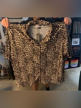 Animal Print Short Sleeve Button-Up Top - Leopard Print - NWT - Wkndchasers